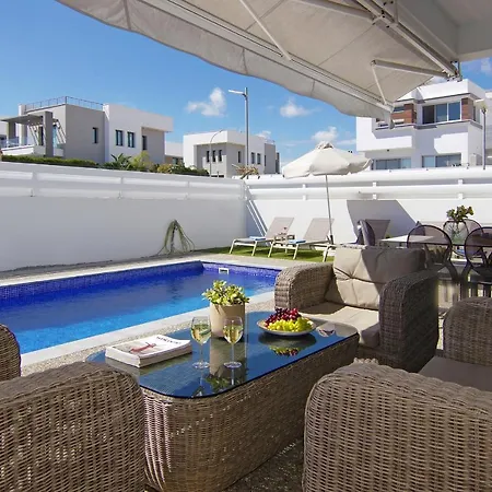 Martha Протарас